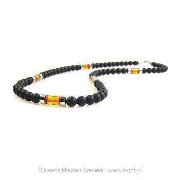 Nowoczesny męski naszyjnik z matowego onyksu i bursztynu – zbliżenie kamieni