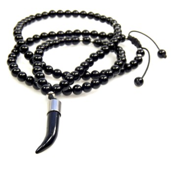 Męski naszyjnik z onyksu i zawieszki w kształcie kła