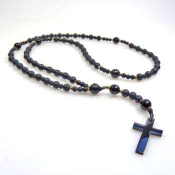 Różaniec naszyjnik z czarnego onyksu i stalowym krzyżykiem